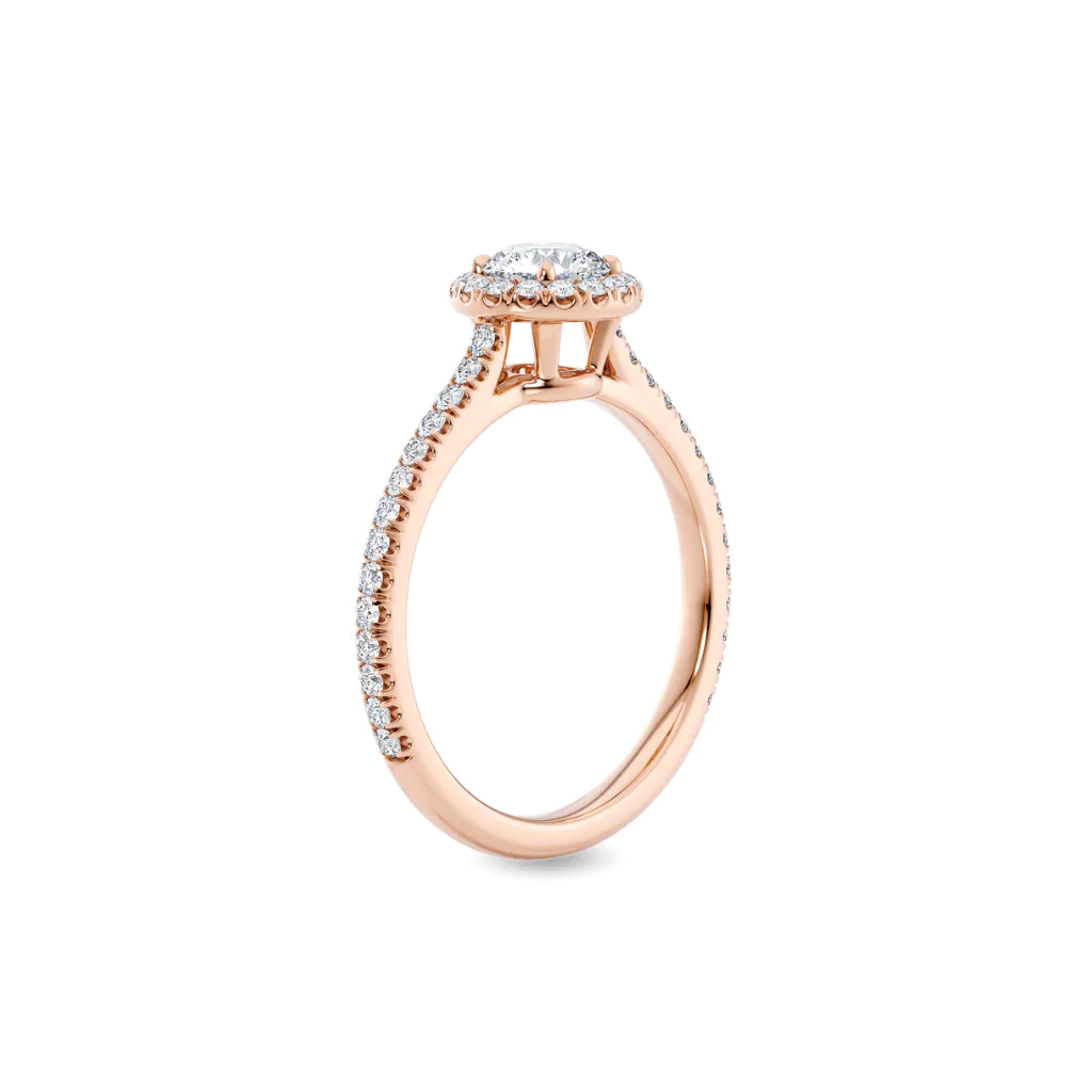 Rosettring roségull 0,82 ct lab diamant, vist stående fra siden, designet av Hartwell.