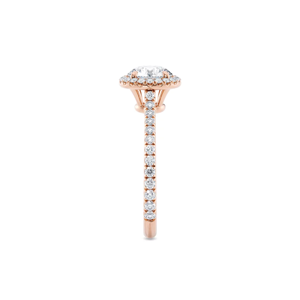 Rosettring roségull 1,46 ct lab diamant, fokus på ringskinnen sett rett forfra, designet av Hartwell.

