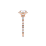 Rosettring roségull 1,46 ct lab diamant, fokus på ringskinnen sett rett forfra, designet av Hartwell.
