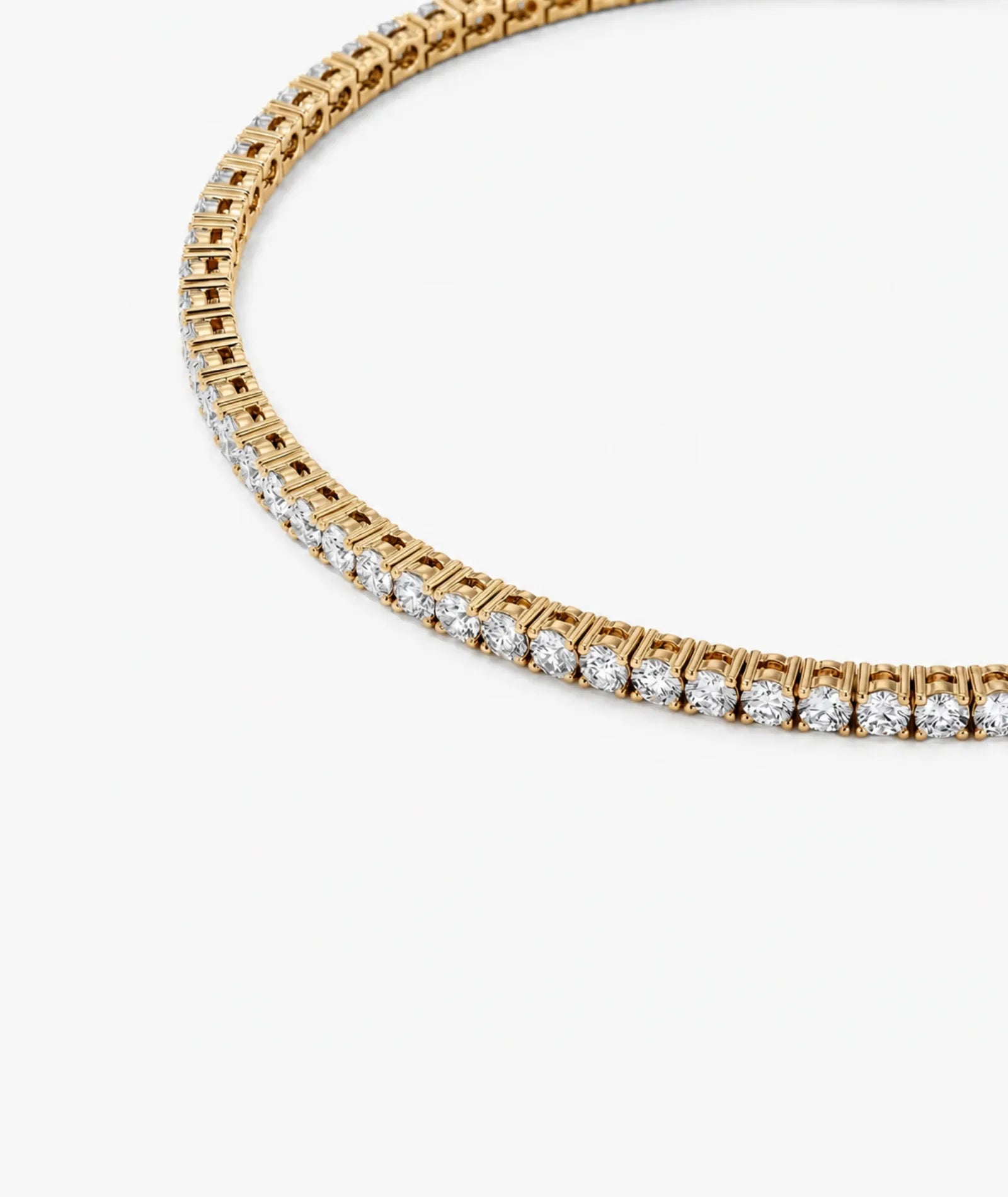 Tennisarmbånd i gult gull 2,00 ct med lab-diamanter – elegant frontvisning som viser jevn glans og klassisk design.