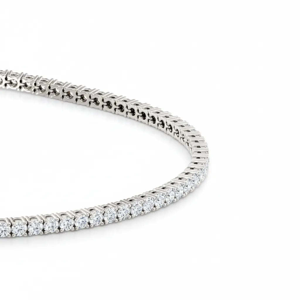Tennisarmbånd i hvitt gull 2,00 ct med lab-diamanter – elegant frontvisning som viser klar glans og moderne uttrykk.