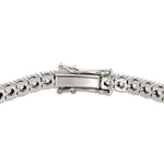 Nærbilde av dobbel sikkerhetslås på tennisarmbånd i hvitt gull 8,00 ct med lab-diamanter