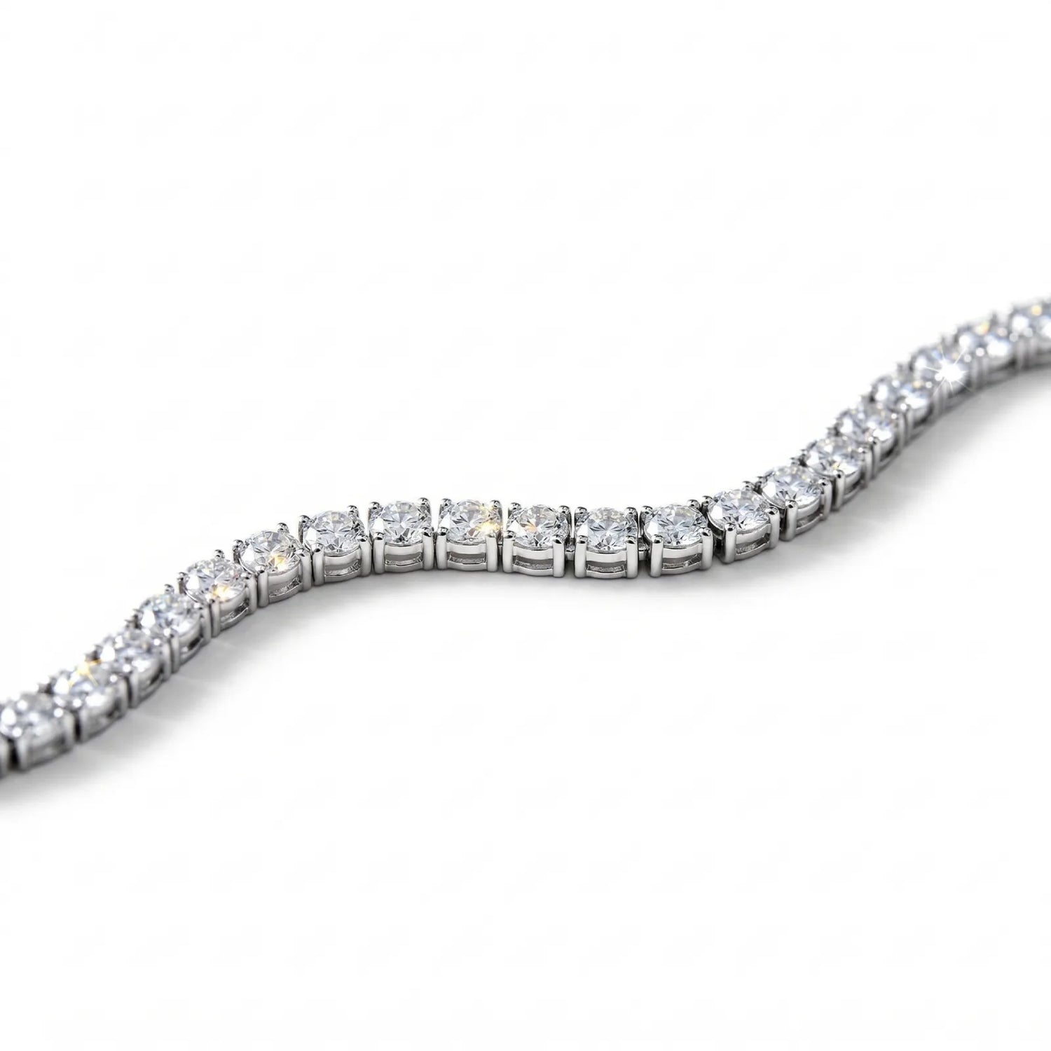 Detaljbilde av diamanter og tette ledd på tennisarmbånd i hvitt gull 8,00 ct med lab-diamanter