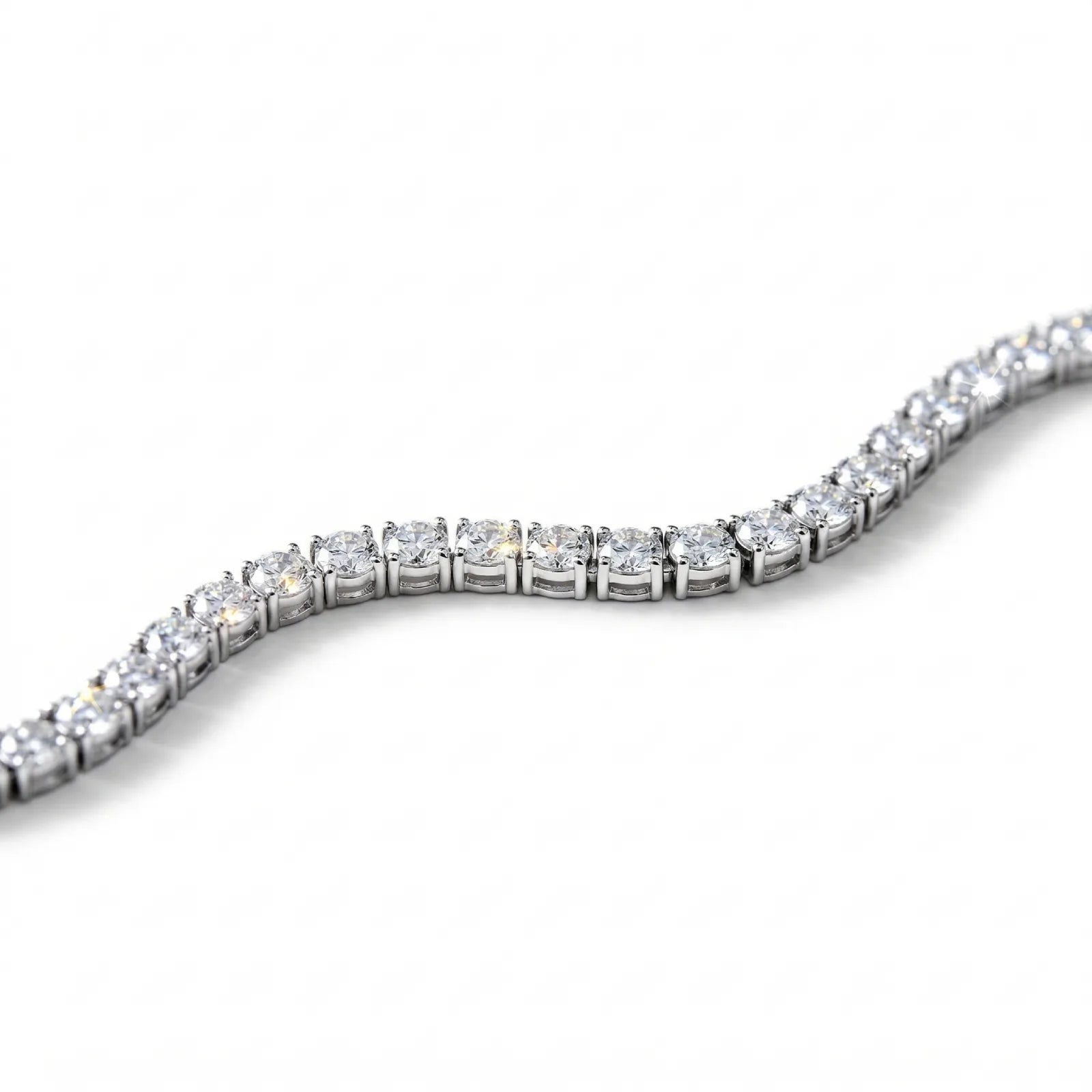 Detaljbilde av diamanter og tette ledd på tennisarmbånd i hvitt gull 8,00 ct med lab-diamanter