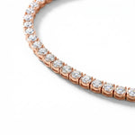 Nærbilde av dobbel sikkerhetslås på tennisarmbånd i roségull 8,00 ct med lab-diamanter