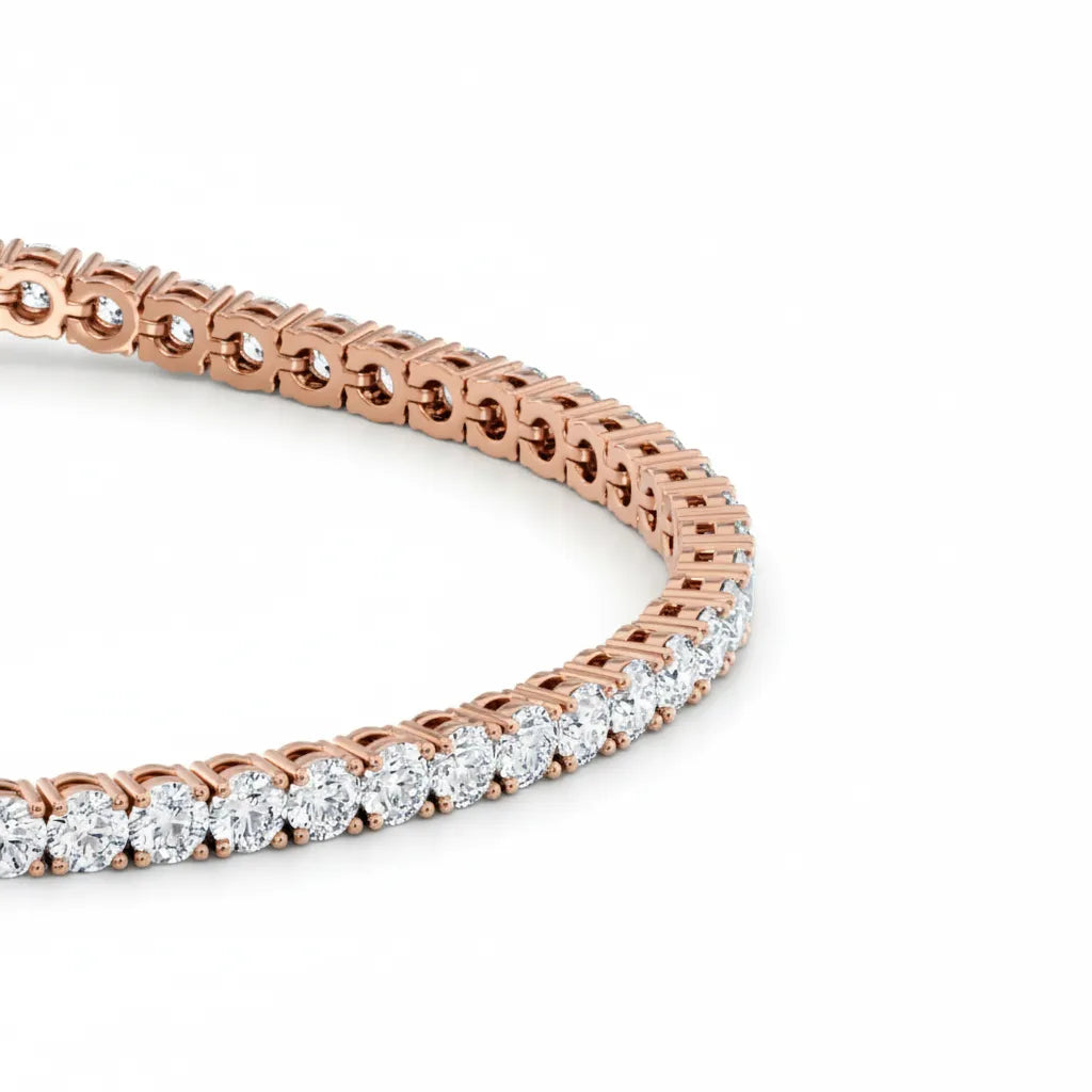 Tennisarmbånd i rosegull 5,00 ct med lab-diamanter – frontvisning som viser varm glød og markant diamantspill.
