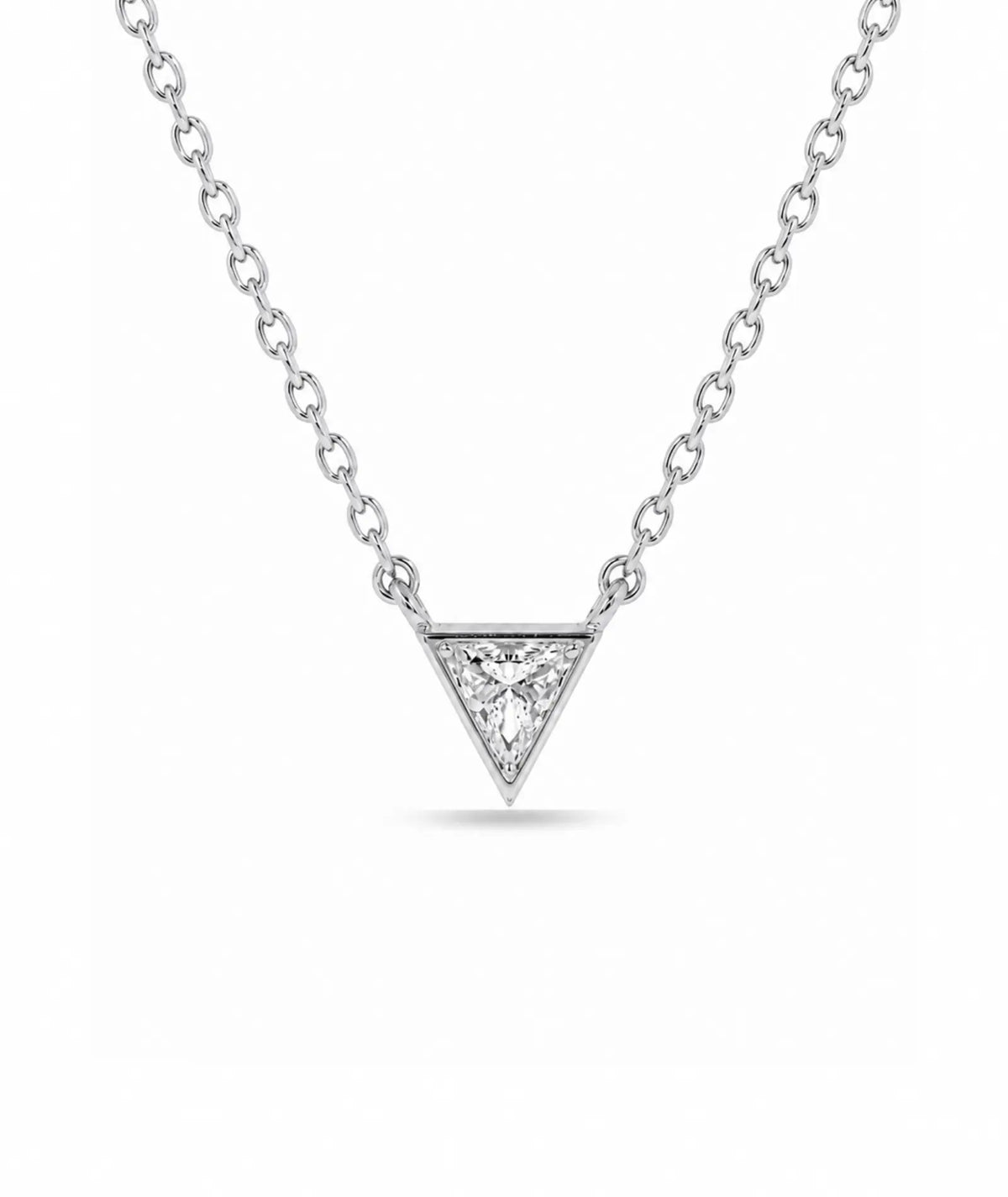 Triangel diamanthalskjede i bezelinnfatning, 14K hvitt gull.