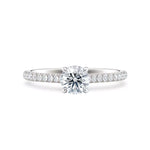 Tynn diamantring pavé hvitt gull 0,76 ct med lab-diamant, vist liggende forfra, designet av Hartwell.