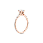 Tynn diamantring pavé rosegull 0,76 ct med lab-diamant, vist stående fra siden, designet av Hartwell.