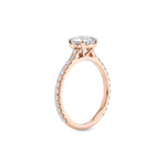 Tynn diamantring pavé rosegull 1,30 ct med lab-diamant, vist stående fra siden, designet av Hartwell.