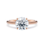 Tynn diamantring roségull 2 ct lab diamant, fokus på ringskinnen sett rett forfra, designet av Hartwell.